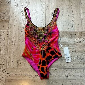 NWT CAMILLA SCOOP ONE PIECE W TRIM “ALWAYS CHANGE YOUR SPOTS”